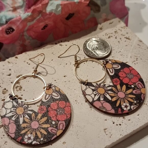 New Floral Geometric Drop Earrings - Picture 4 of 6